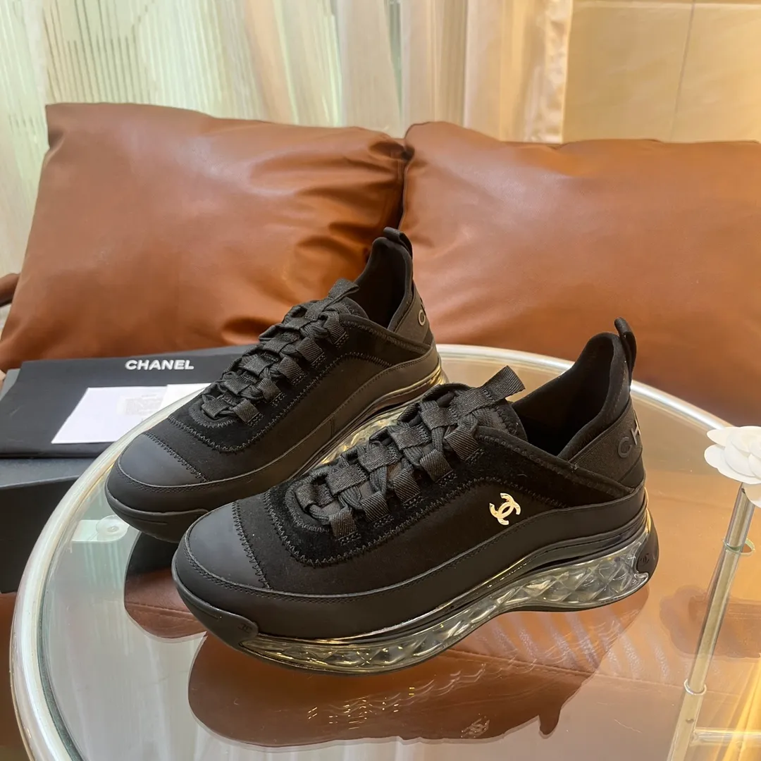 👟👟Ex-factory price 600👟👟 [Long-term supply of high-end versions] ⚠️Note: This model has many colors and the market has a complete range of colors. Welcome to consult ~ chanel Chanel Xiaoxiang casual sports shoes for couples and dad shoes for couples. The original version of the counter is 1:1, each color is accurately matched, and the internal standard is coded. ❣️Fabric material: original imported cow down + imported fabric, ❣️Inner material: imported breathable velvet, ❣️Outsole material: Original 1:1 mold opening, 3 layers of TPU ❣️Number of sizes: Women's 35-42 Men's 39-46 (Men's ➕10) Couple's version (with full set of high-end packaging)